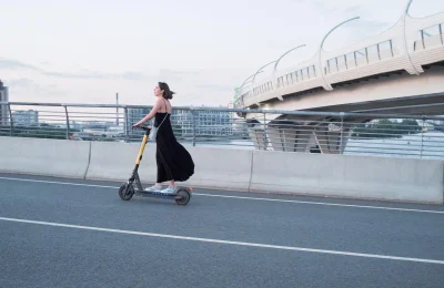 Mit dem E-Scooter zur Arbeit – wie praktisch ist das?