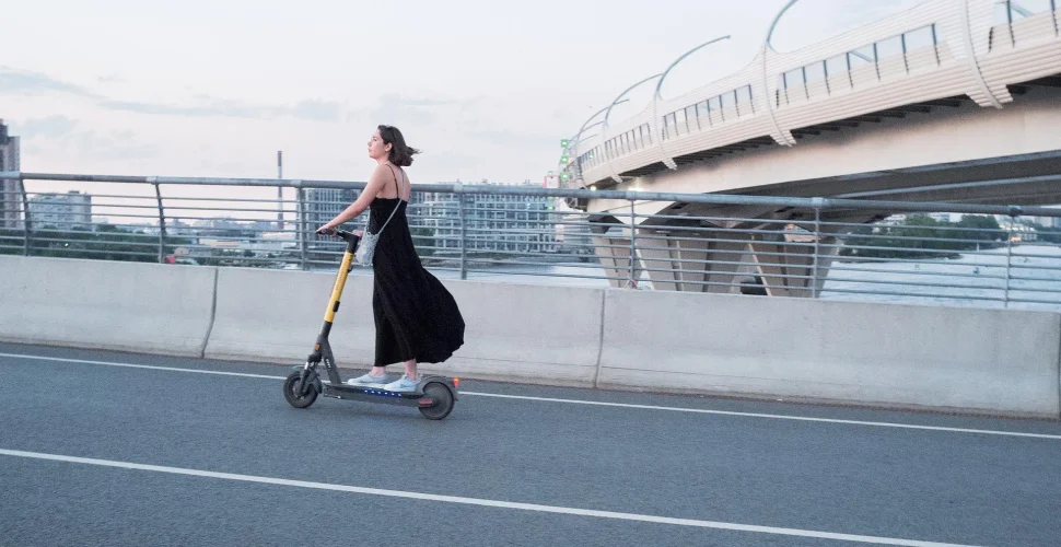Mit dem E-Scooter zur Arbeit – wie praktisch ist das?